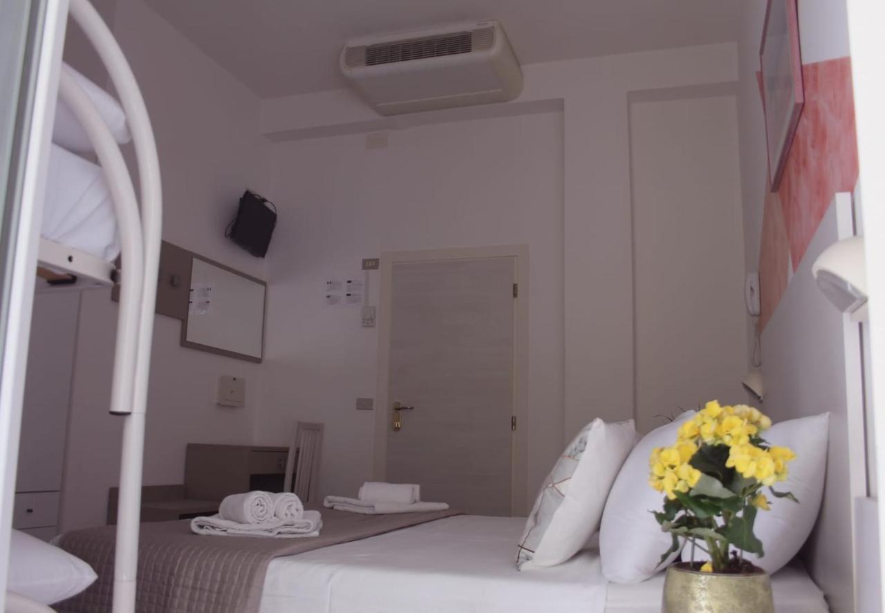 Alevon Hotel Римини Екстериор снимка