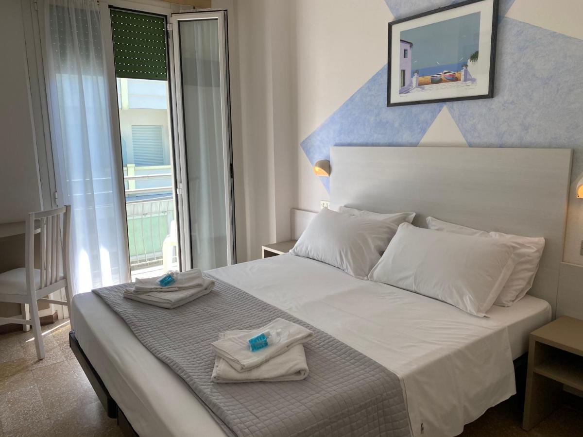 Alevon Hotel Римини Екстериор снимка