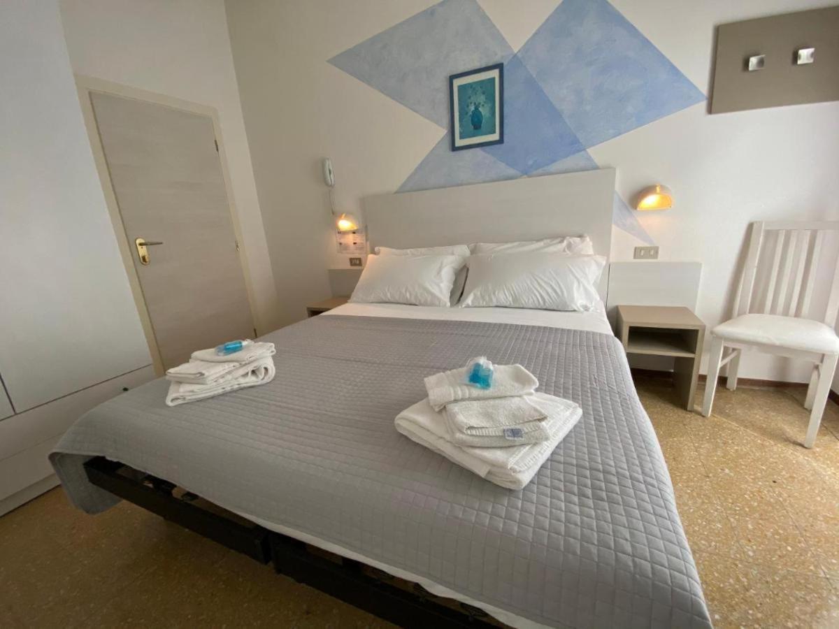Alevon Hotel Римини Екстериор снимка