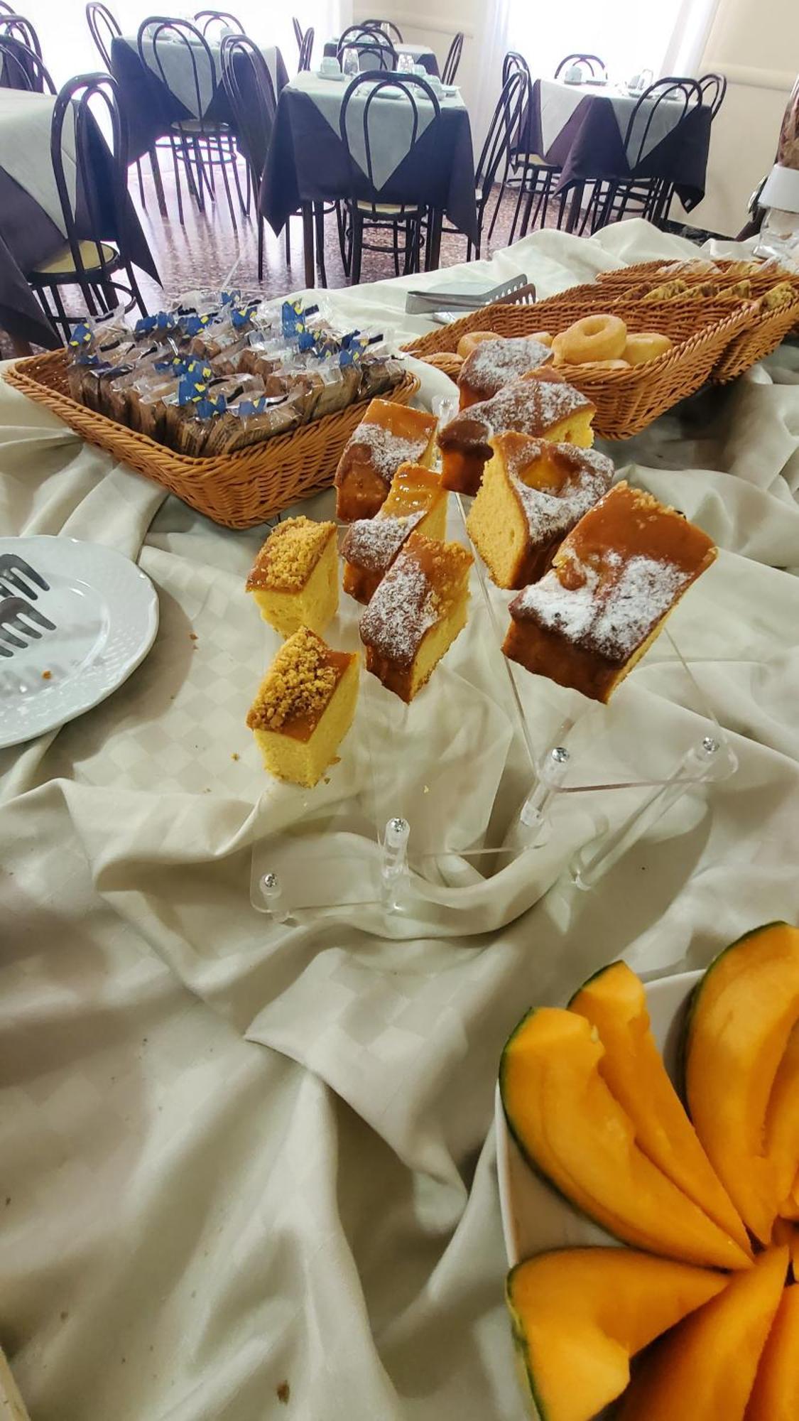 Alevon Hotel Римини Екстериор снимка