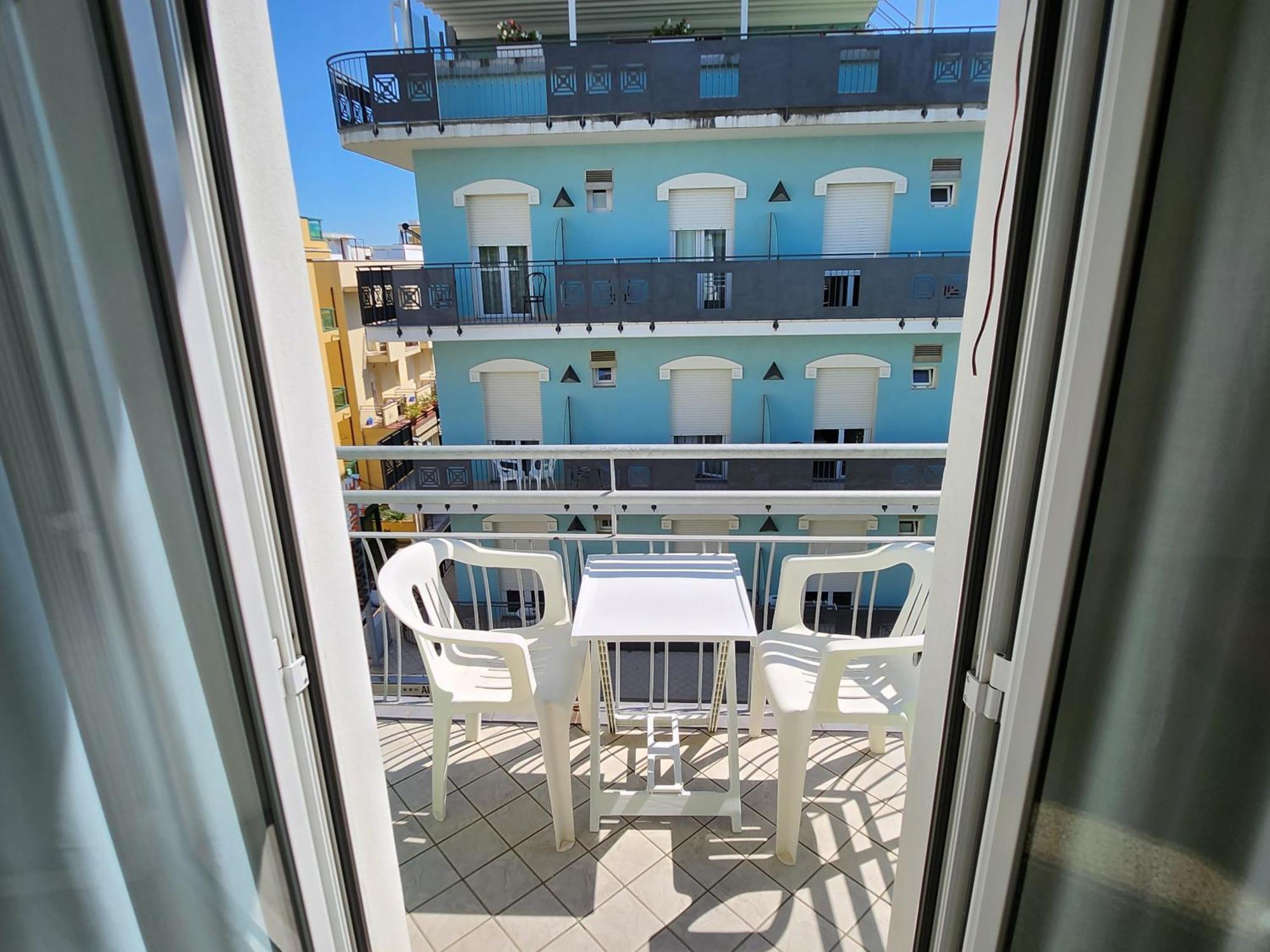 Alevon Hotel Римини Екстериор снимка