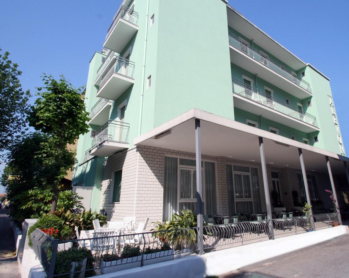 Alevon Hotel Римини Екстериор снимка