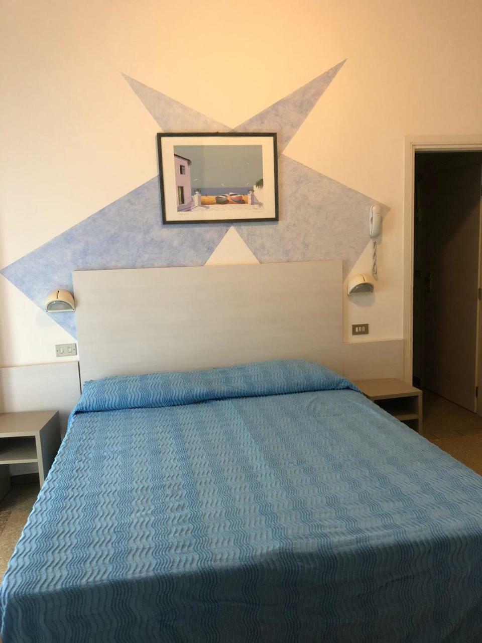 Alevon Hotel Римини Екстериор снимка