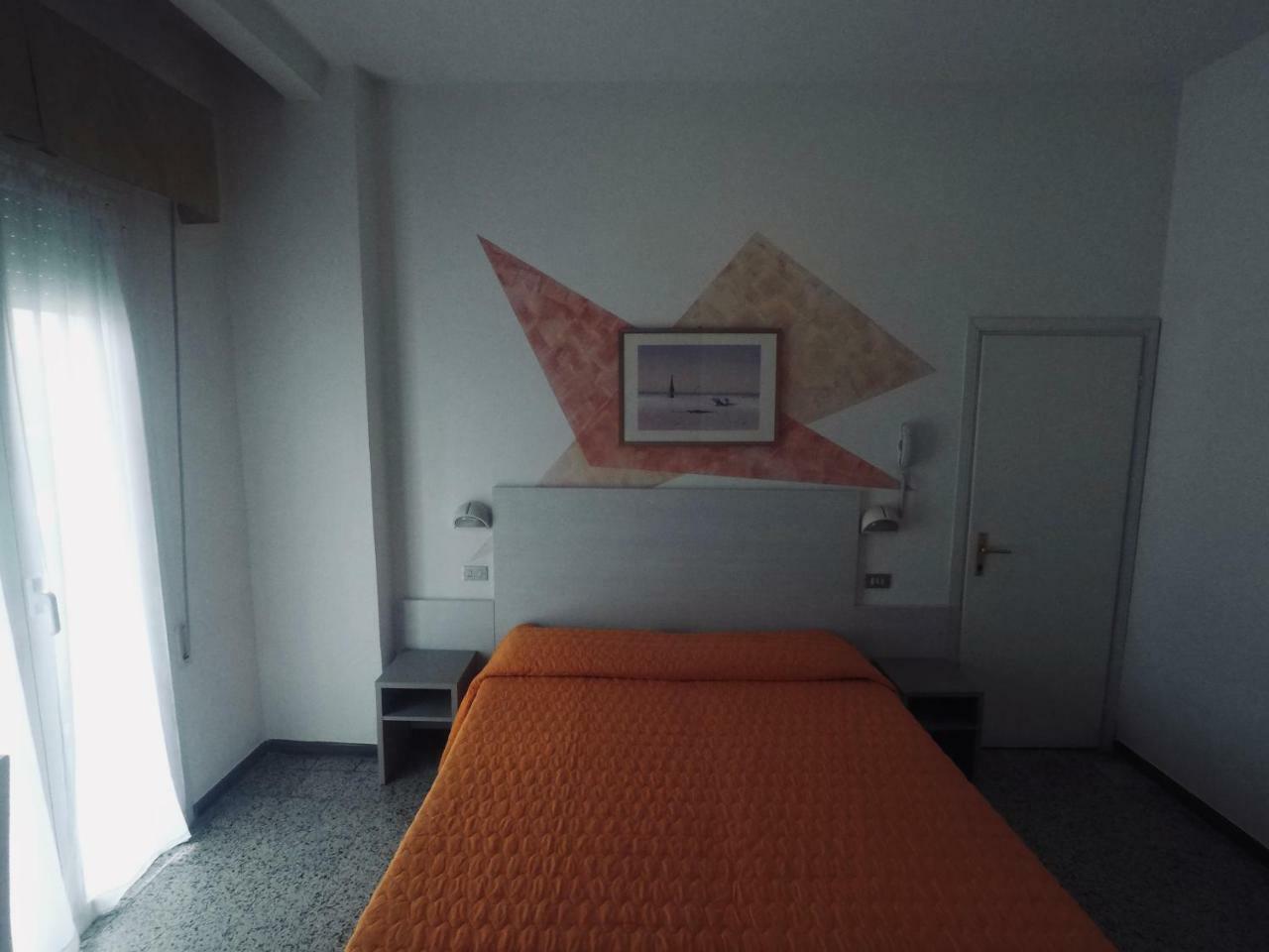 Alevon Hotel Римини Екстериор снимка