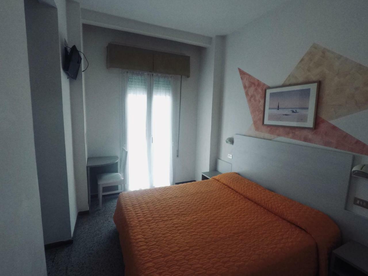 Alevon Hotel Римини Екстериор снимка