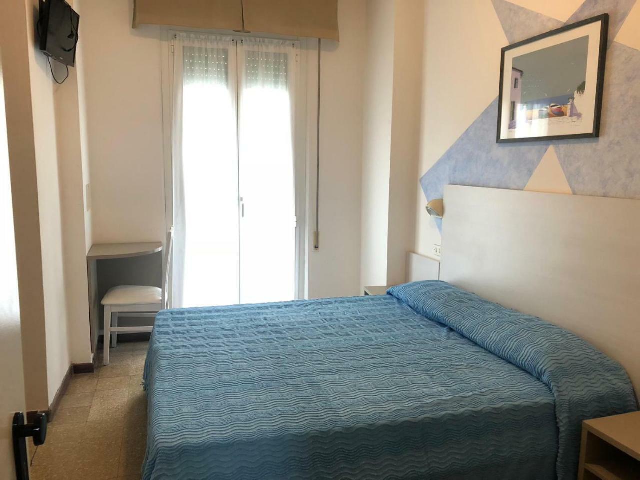 Alevon Hotel Римини Екстериор снимка