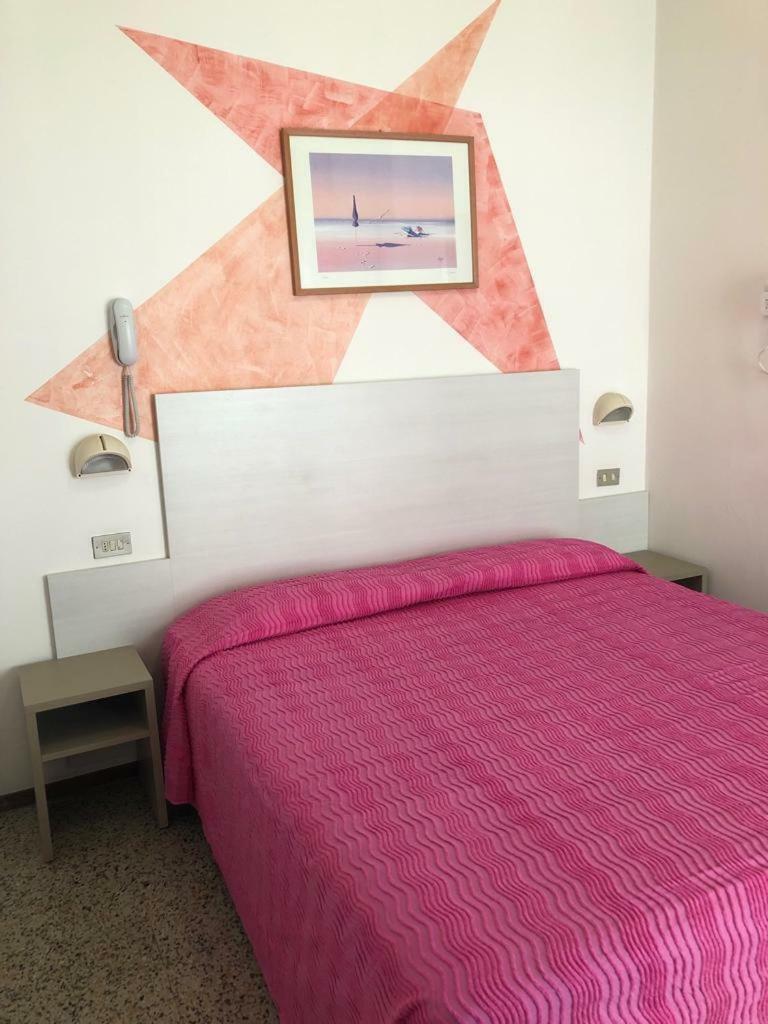 Alevon Hotel Римини Екстериор снимка