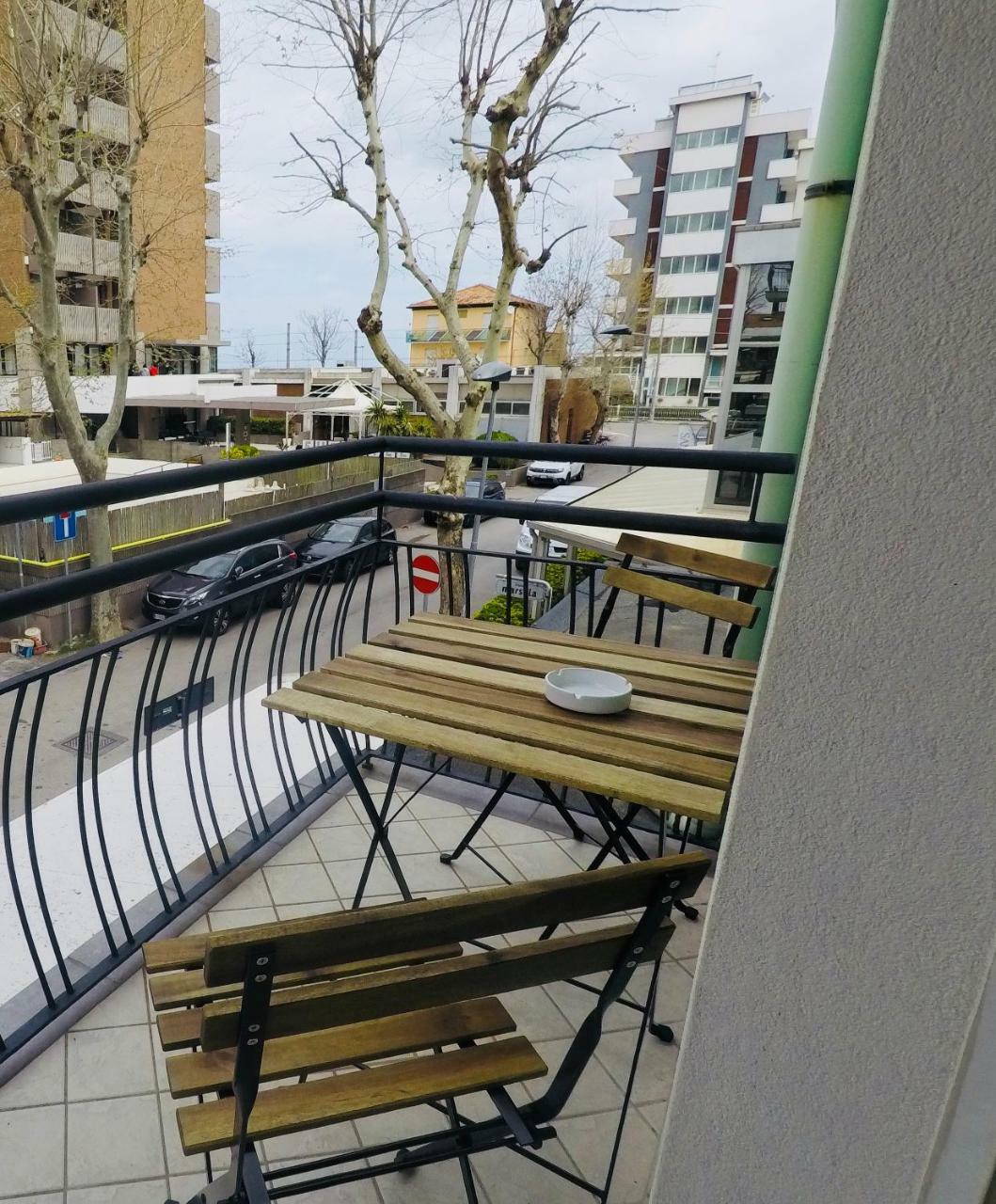 Alevon Hotel Римини Екстериор снимка