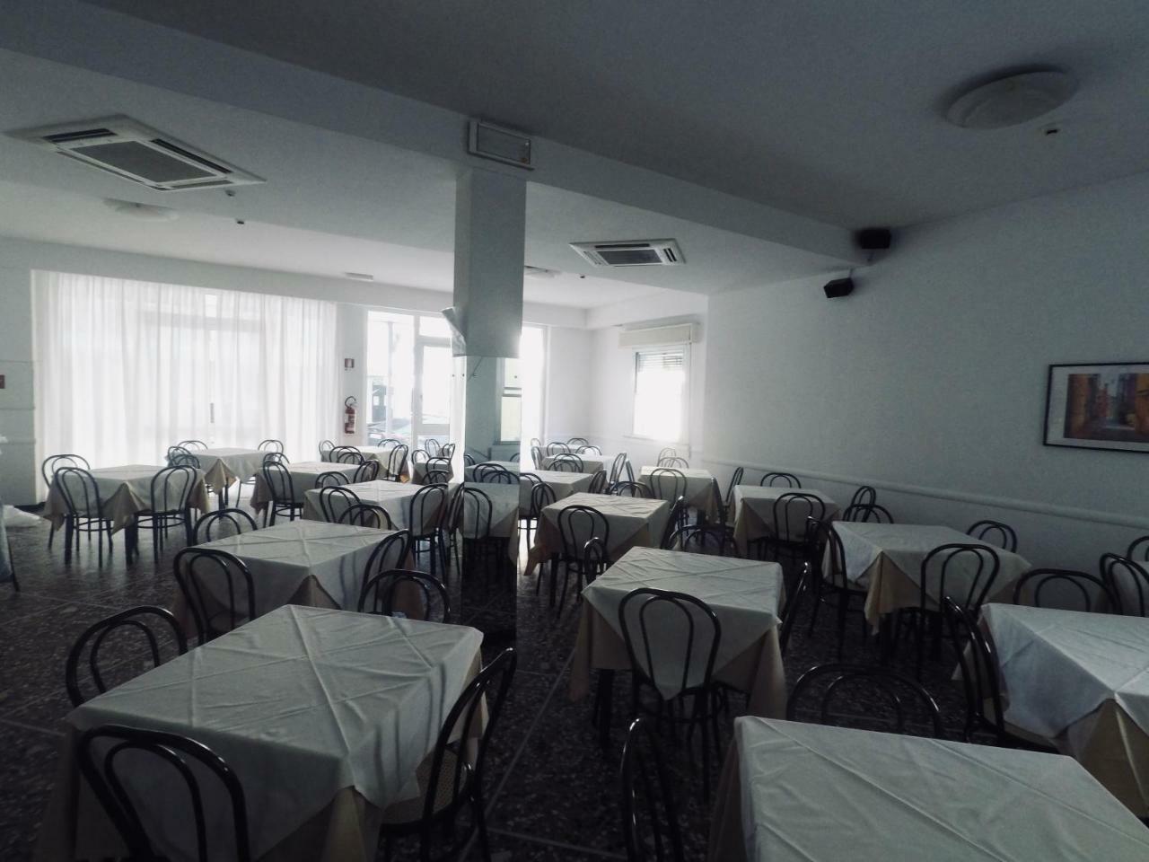 Alevon Hotel Римини Екстериор снимка