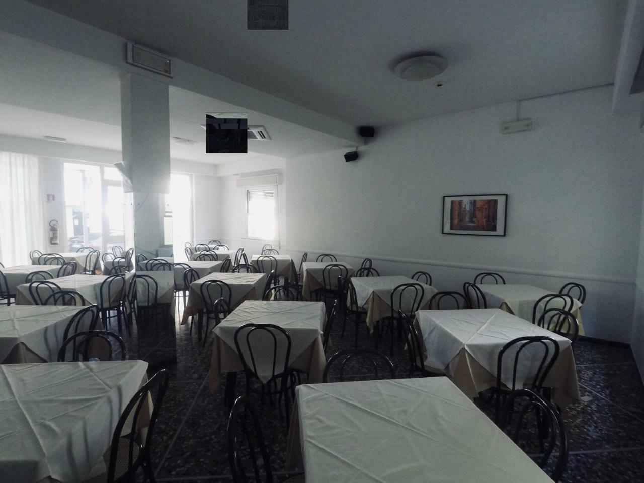 Alevon Hotel Римини Екстериор снимка