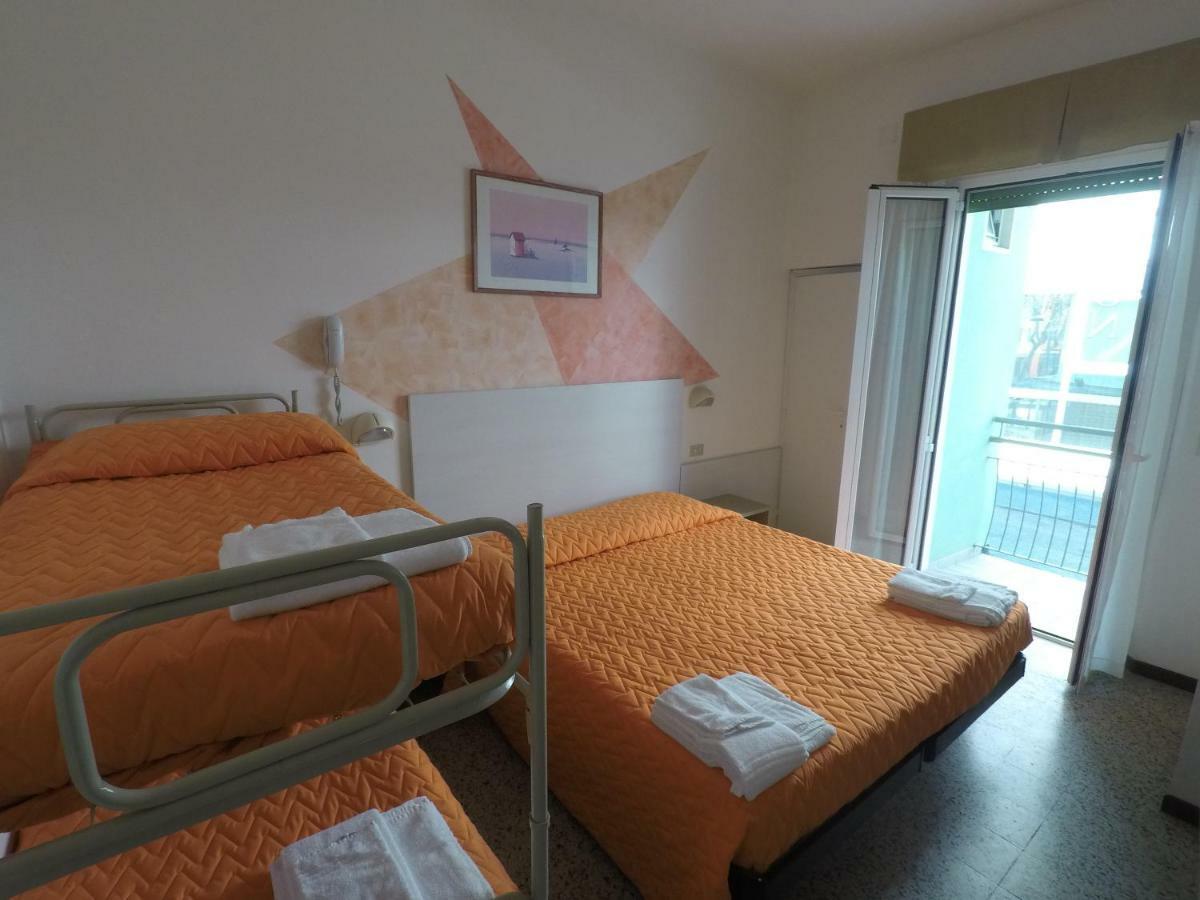 Alevon Hotel Римини Екстериор снимка