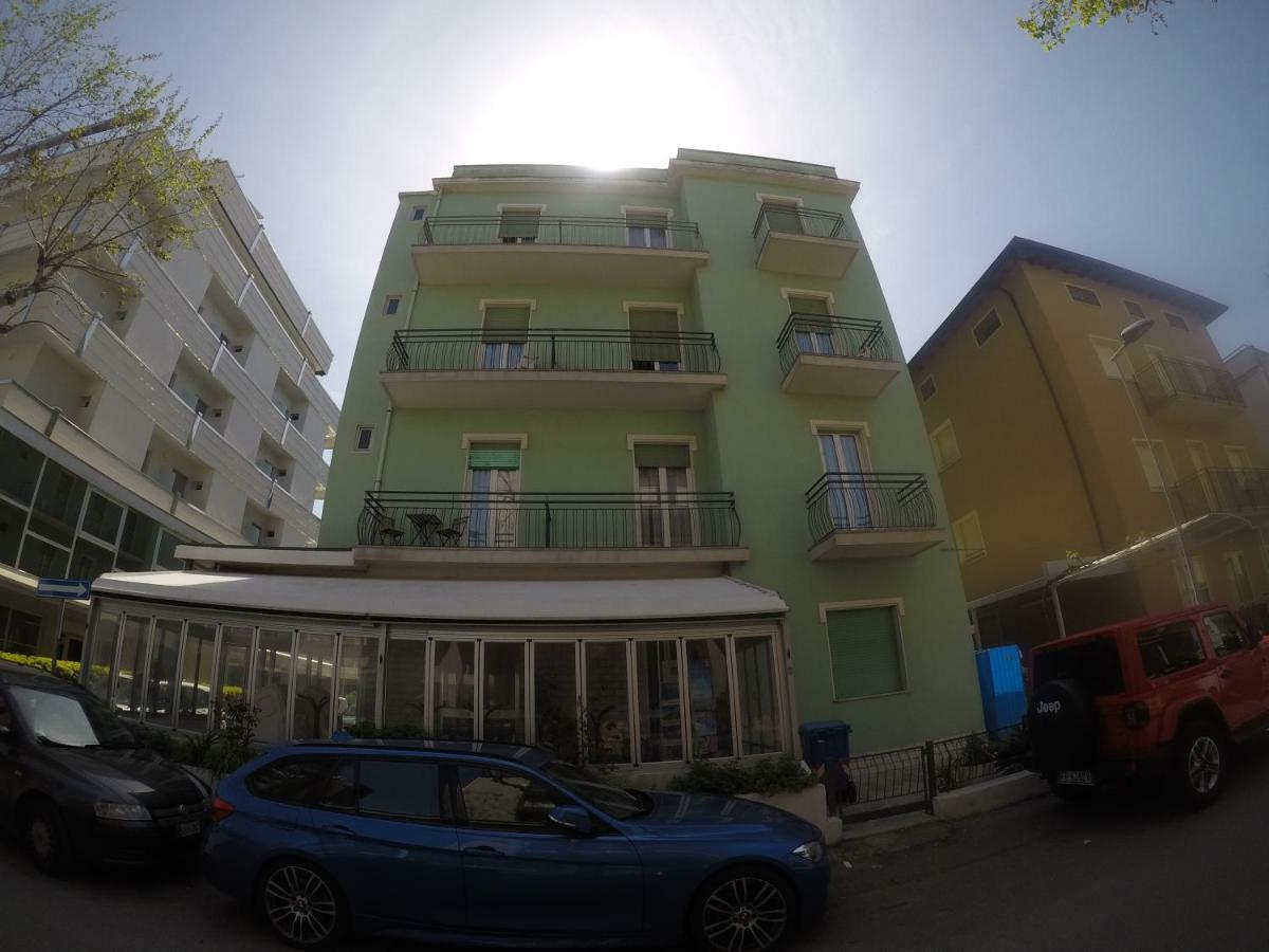 Alevon Hotel Римини Екстериор снимка