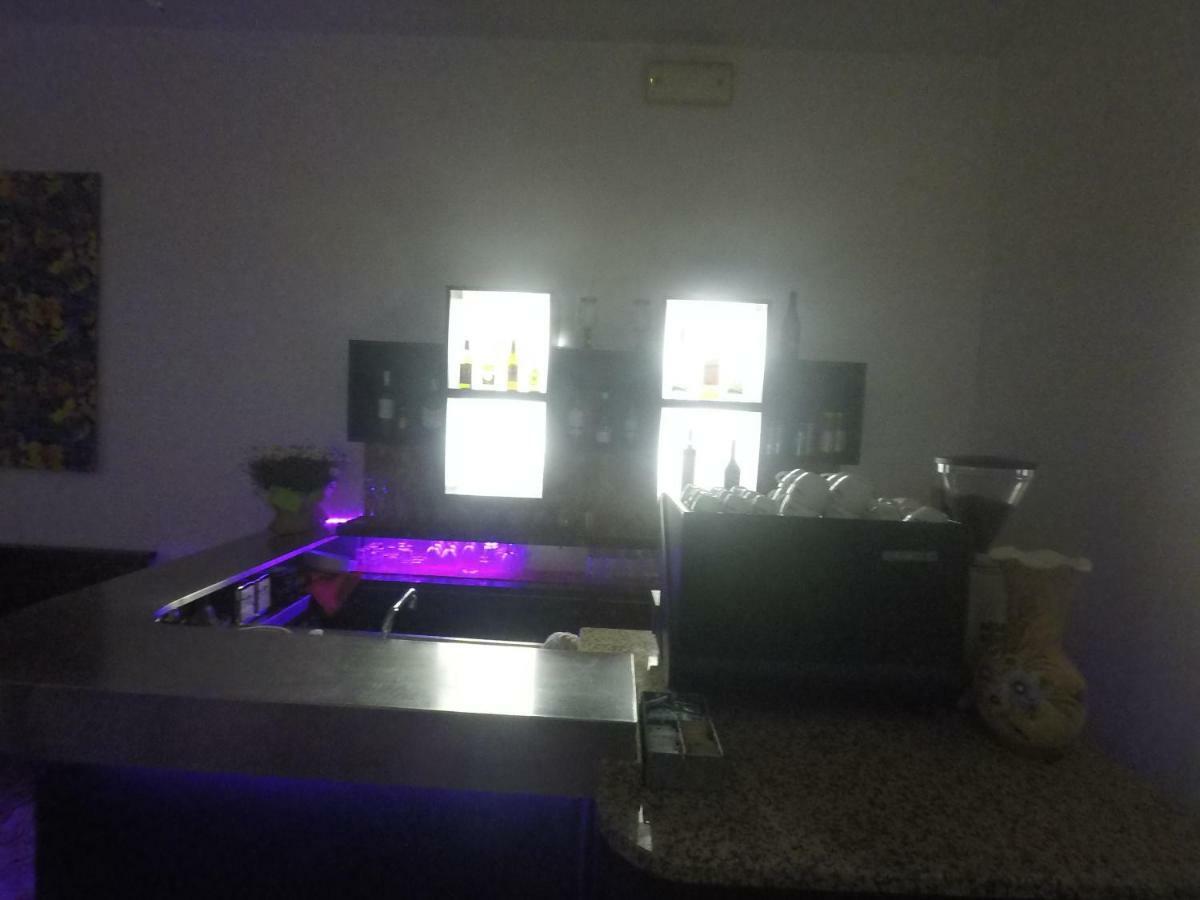 Alevon Hotel Римини Екстериор снимка