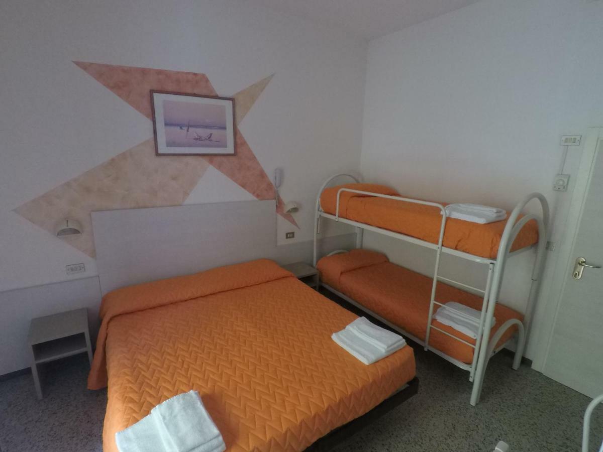 Alevon Hotel Римини Екстериор снимка