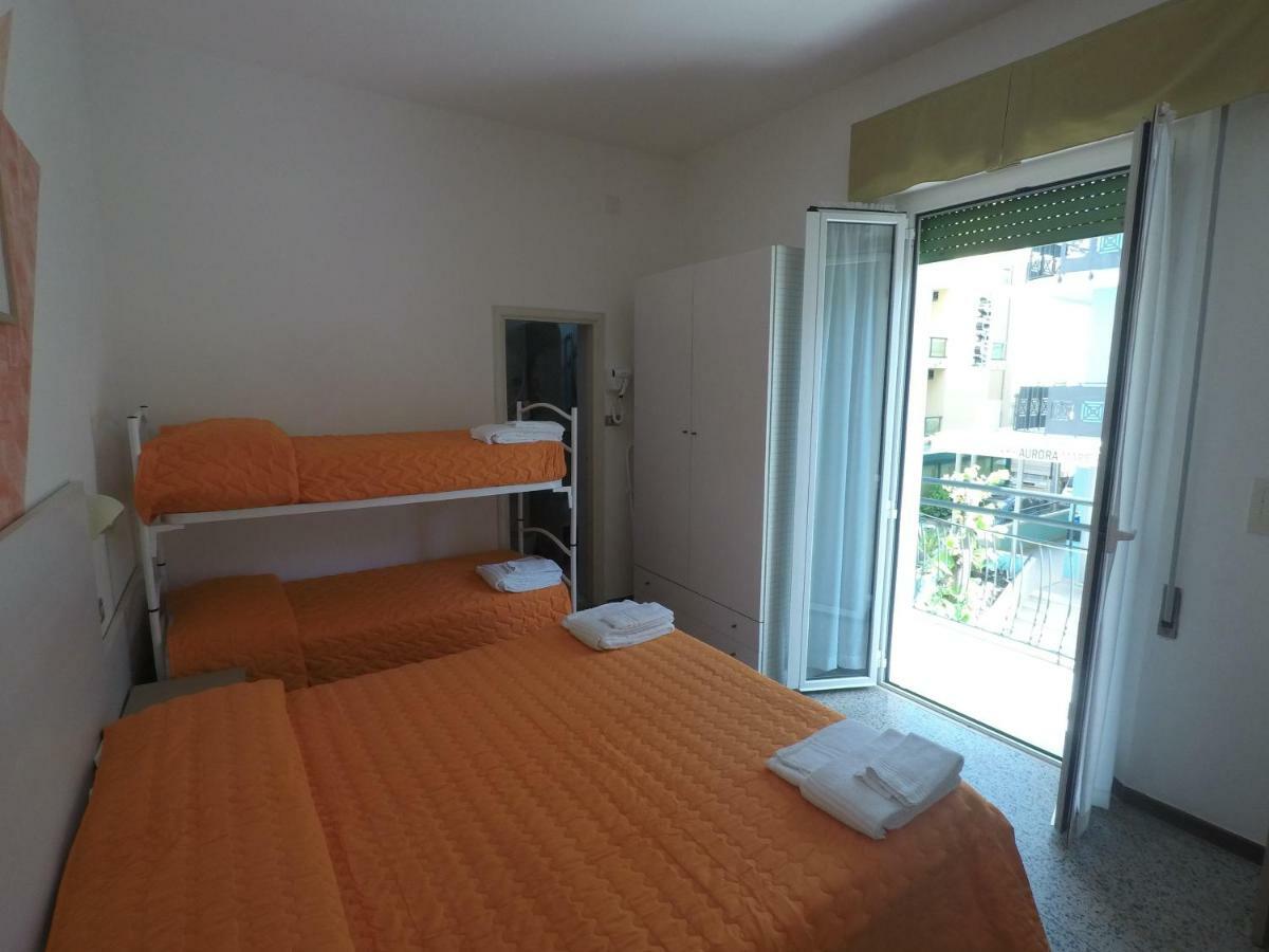 Alevon Hotel Римини Екстериор снимка