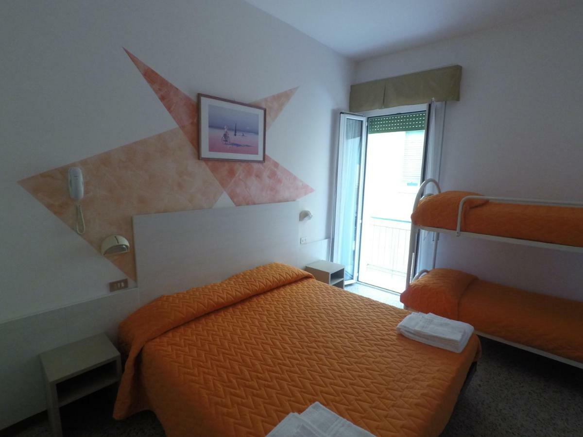 Alevon Hotel Римини Екстериор снимка